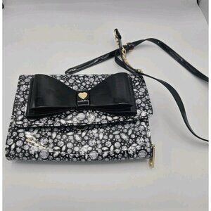 Betsy Johnson Black Patent Diamond Print Wallet Clutch Wristlet Gold Heart Logo